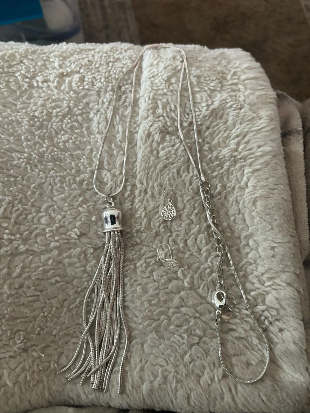 Elegant Silver Tassel Necklace with Filigree Accent Earrings
